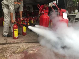 Nap sac binh chua chay tai truong dinh hoang mai ha noi